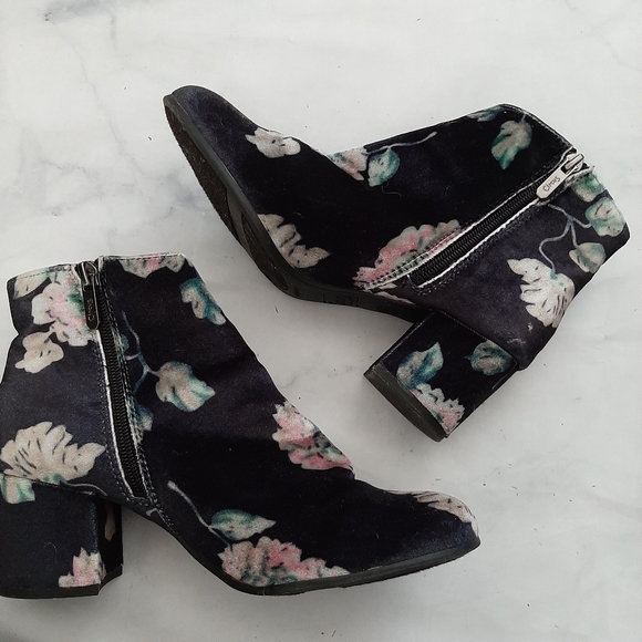 Circus by Sam Edelman Floral Velvet Vikki Booties - Picture 6 of 7
